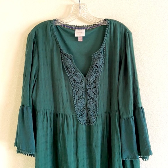 Know Rose V Neck Front Lace Dress - Picture 6 of 7